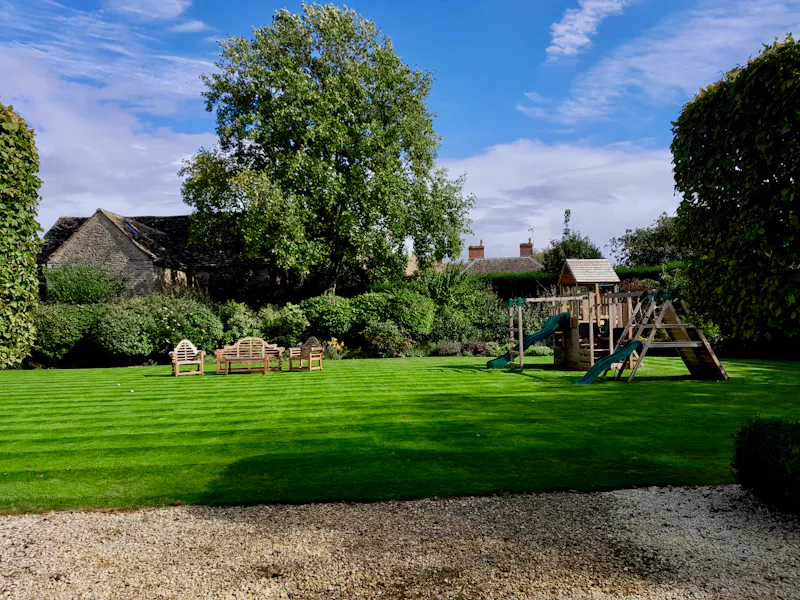 Restored Cotswold Manor House, A1617 (photo 34)