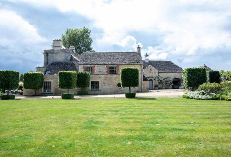 Restored Cotswold Manor House, A1617 (photo 46)