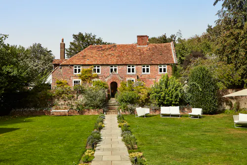 Farmhouse Hotel in Deal, R869
