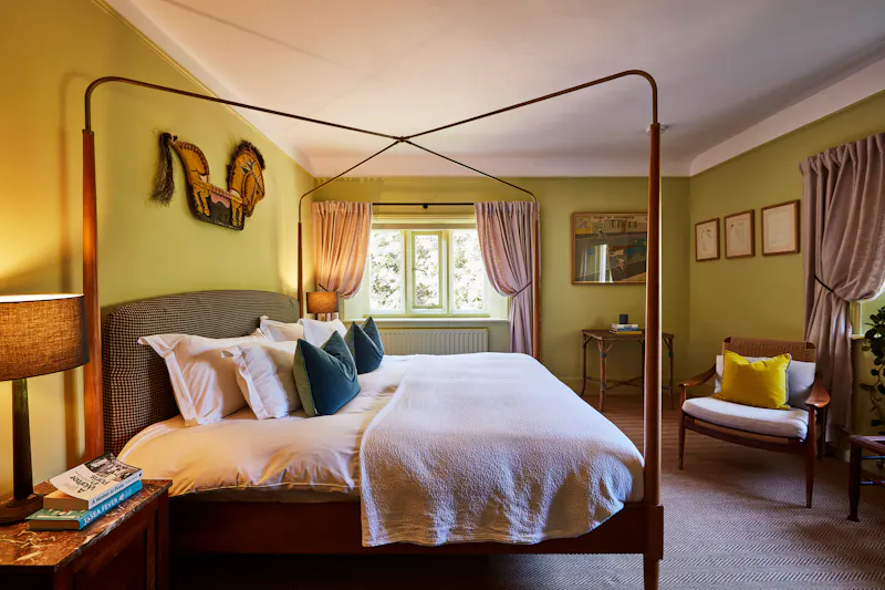 Bedroom at Farmhouse Hotel in Deal, R869 (photo 5)
