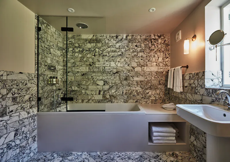 Bathroom at Farmhouse Hotel in Deal, R869 (photo 14)