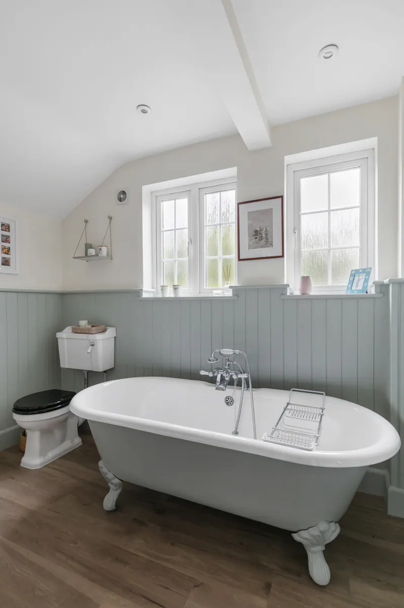 Bath at 1930's Bromley Family Home, D2906 (photo 21)