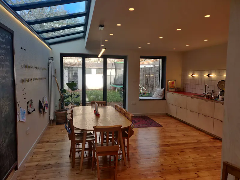 Kitchen at Hanwell family home, D2757 (photo 9)