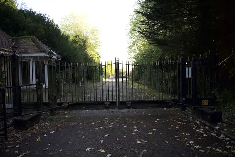 Gate at Vacant Gothic mansion in Bucks, M283 (photo 38)