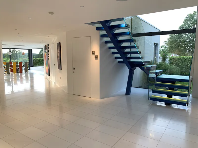 Unique modern house in Lyne, D2749 (photo 15)