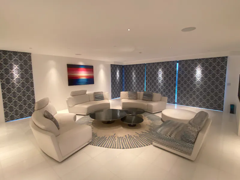 Unique modern house in Lyne, D2749 (photo 3)