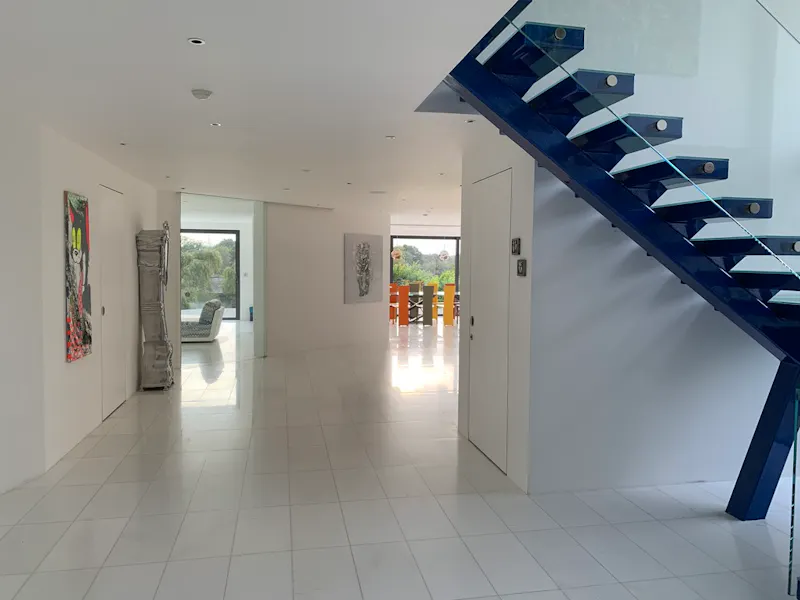 Unique modern house in Lyne, D2749 (photo 14)
