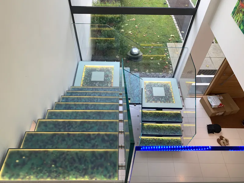 Unique modern house in Lyne, D2749 (photo 18)