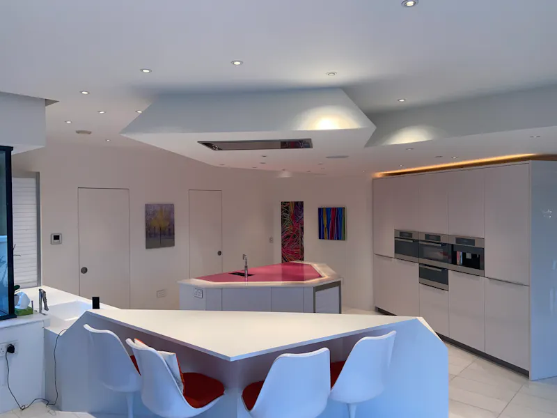 Unique modern house in Lyne, D2749 (photo 7)