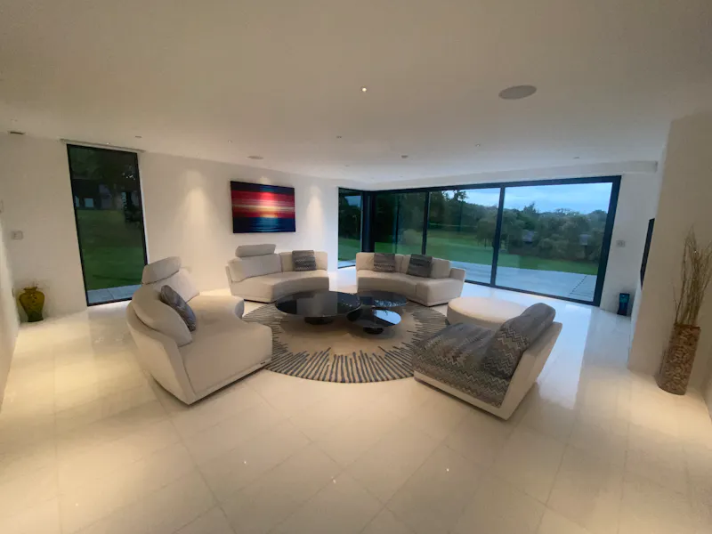 Unique modern house in Lyne, D2749 (photo 2)
