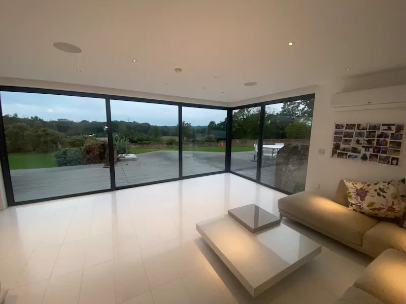 Unique modern house in Lyne, D2749 (photo 5)