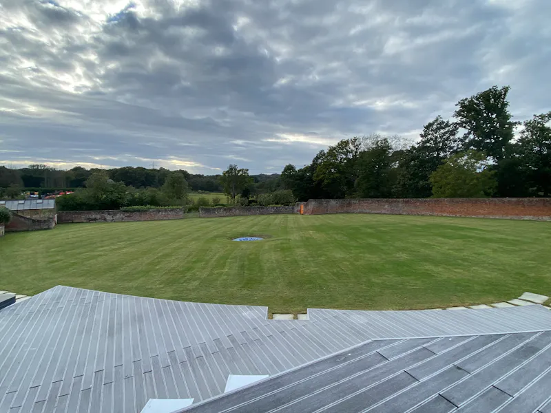 Unique modern house in Lyne, D2749 (photo 30)