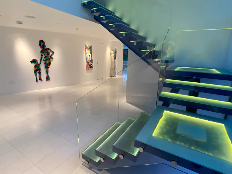 Unique modern house in Lyne, D2749 (photo 17)