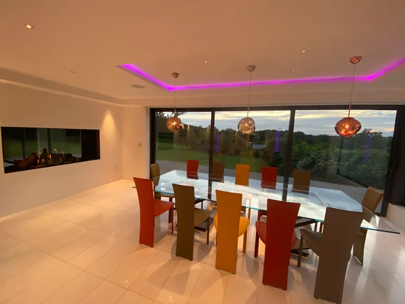 Unique modern house in Lyne, D2749 (photo 13)