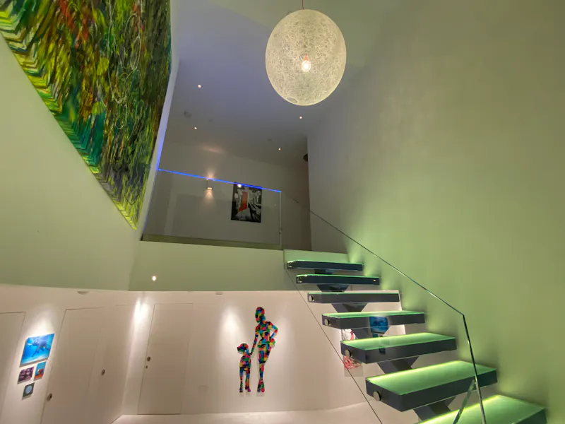 Unique modern house in Lyne, D2749 (photo 19)
