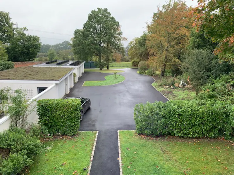 Driveway at Unique modern house in Lyne, D2749 (photo 29)