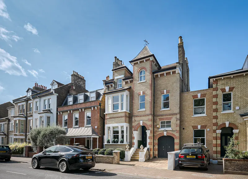 Driveway at Stylish Wandsworth townhouse, B2030 (photo 1)