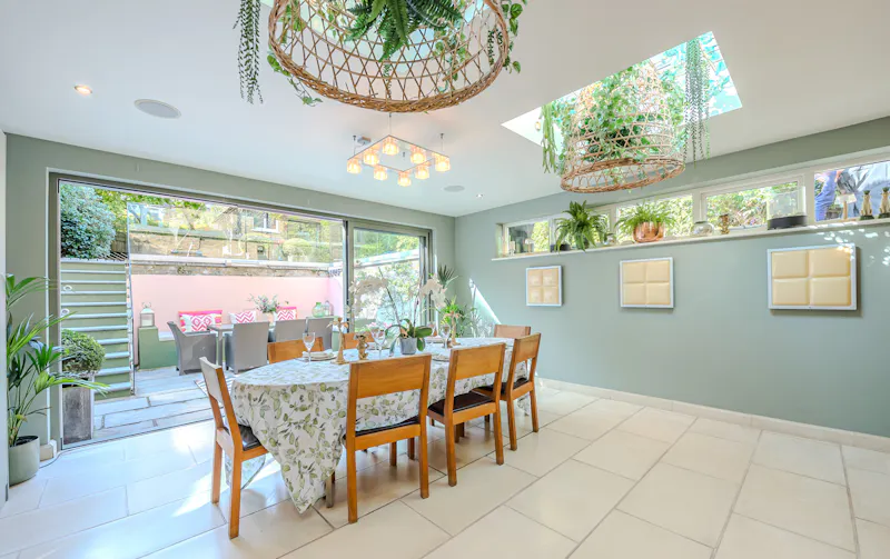 Dining room at Stylish Wandsworth townhouse, B2030 (photo 8)