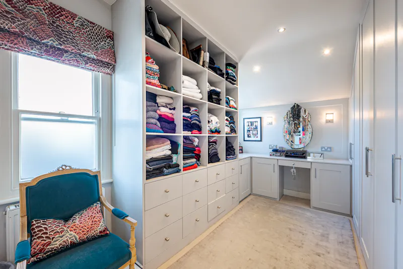 Dressing room at Stylish Wandsworth townhouse, B2030 (photo 23)