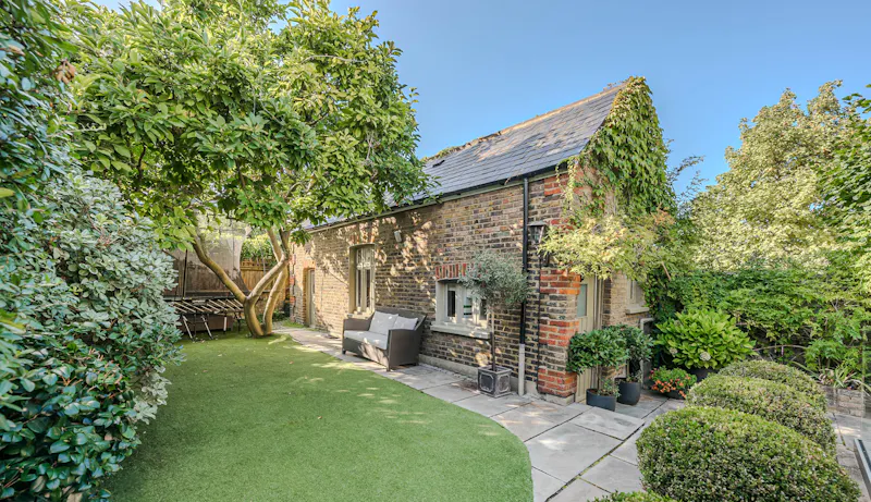 Summer house at Stylish Wandsworth townhouse, B2030 (photo 33)