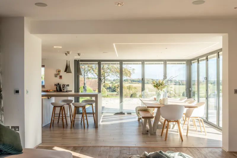 Open plan at Whempstead barn conversion, D2750 (photo 6)