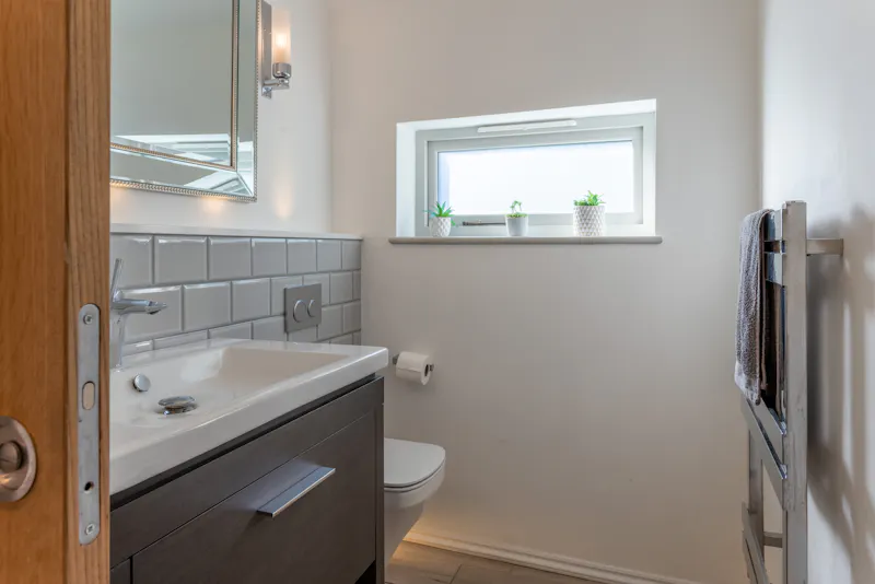 Bathroom at Whempstead barn conversion, D2750 (photo 44)
