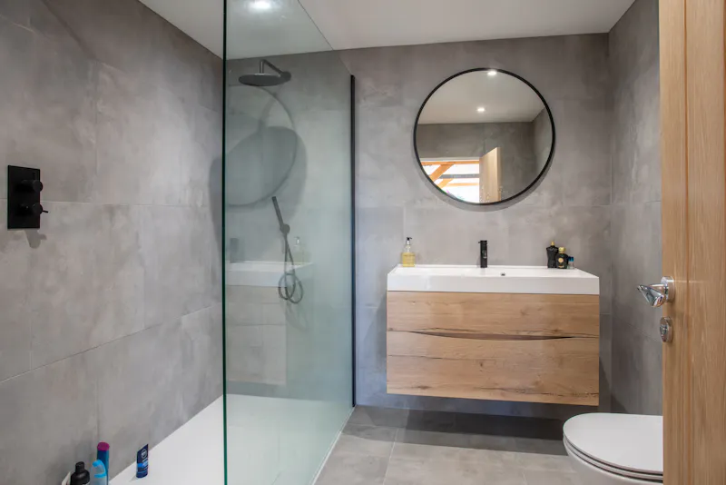 Bathroom at Whempstead barn conversion, D2750 (photo 29)