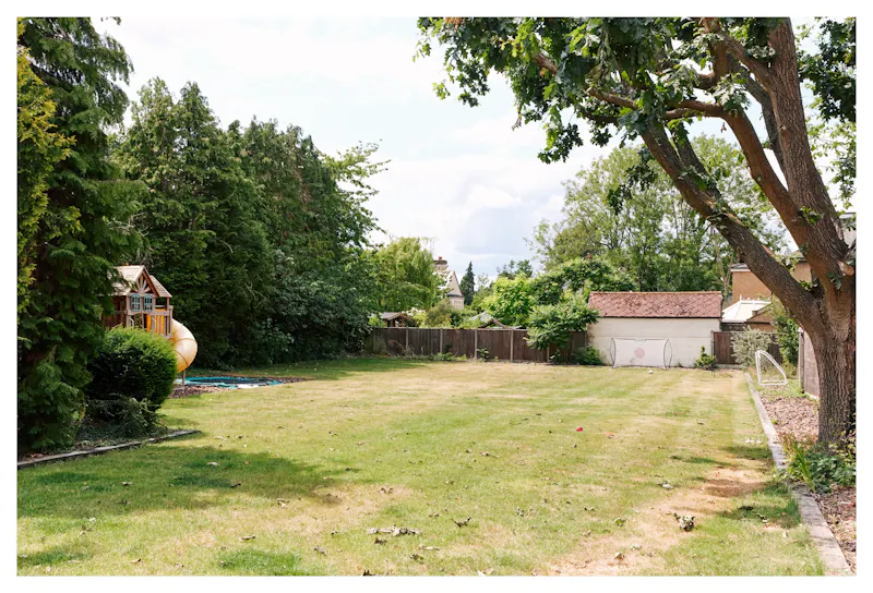 Large Watford Heath family home, D2751 (photo 43)