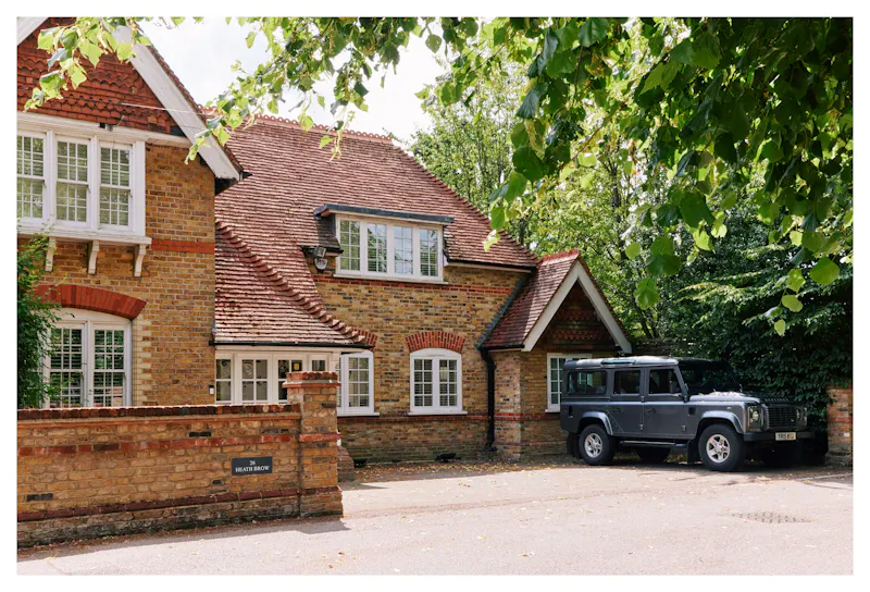 Driveway at Large Watford Heath family home, D2751 (photo 1)