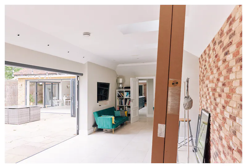Large Watford Heath family home, D2751 (photo 21)