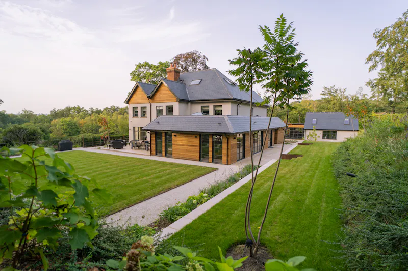 Garden at Modern Churt country house, D2758 (photo 48)