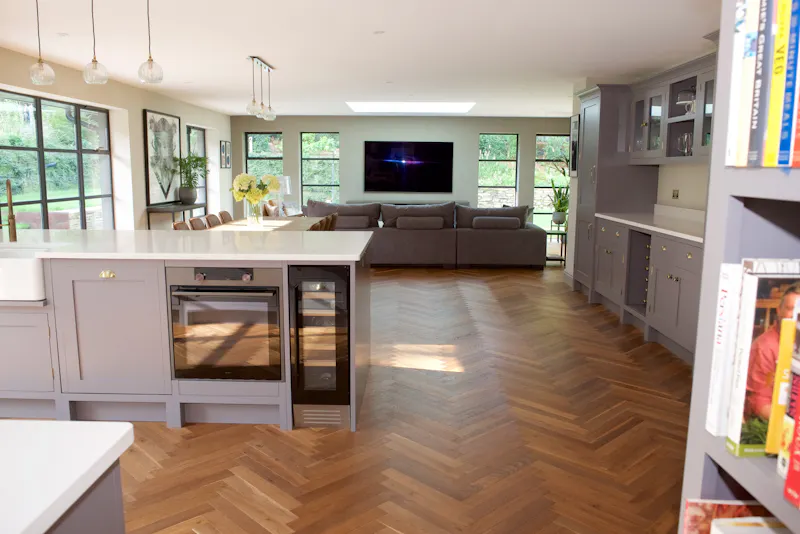 Open plan at Modern Churt country house, D2758 (photo 3)