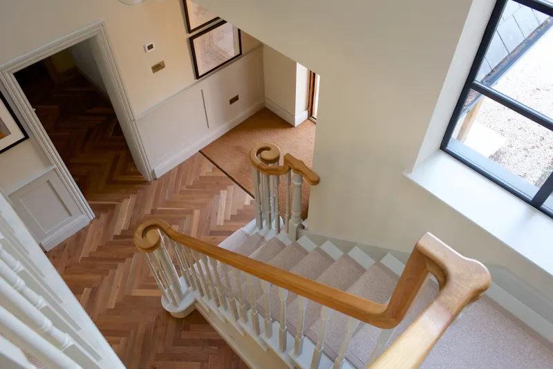 Entrance hall at Modern Churt country house, D2758 (photo 20)