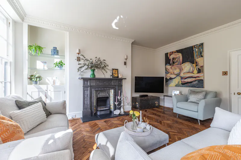 Living Room at Dorking Country House, B2033 (photo 3)