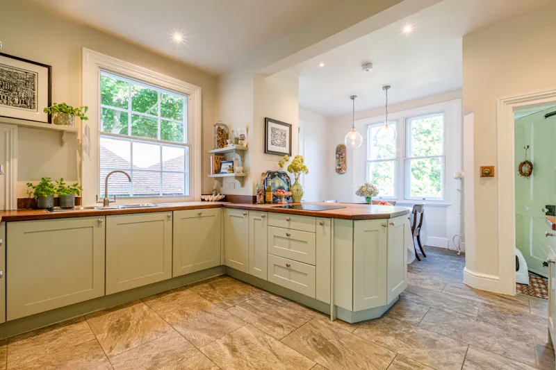 Kitchen at Dorking Country House, B2033 (photo 8)