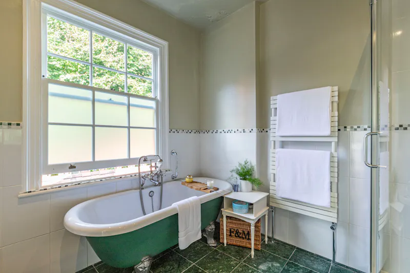 Bathroom at Dorking Country House, B2033 (photo 17)