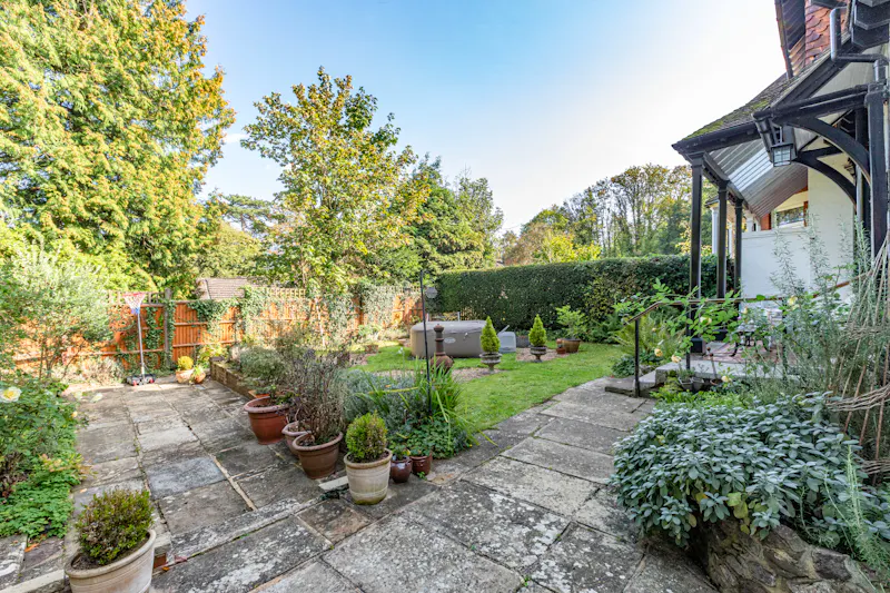 Courtyard at Dorking Country House, B2033 (photo 26)