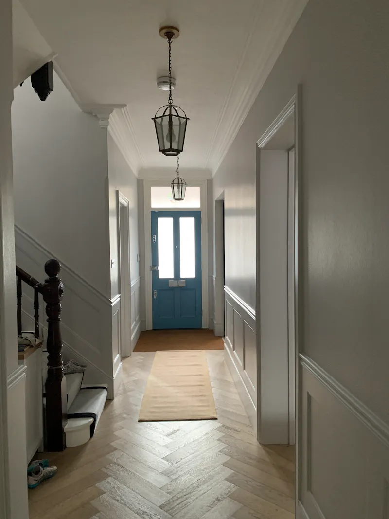 Entrance hall at Edwardian semi in Clapham, E549 (photo 12)