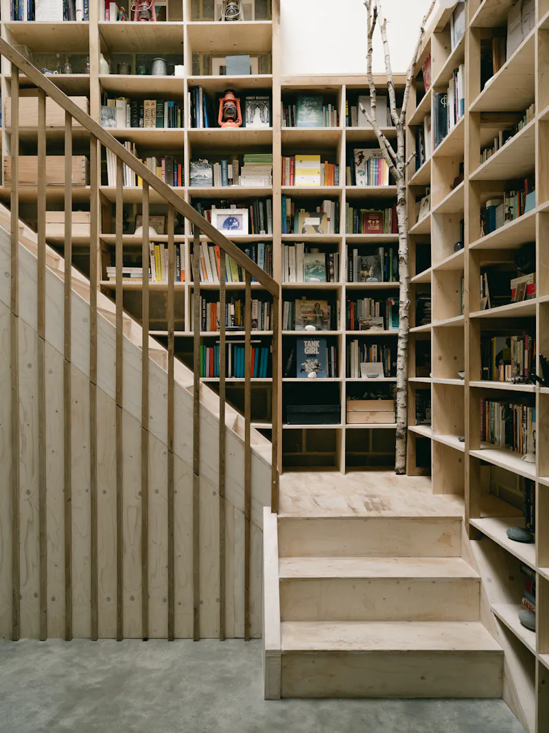 Staircase at Hampstead Heath RIBA house, K487 (photo 15)