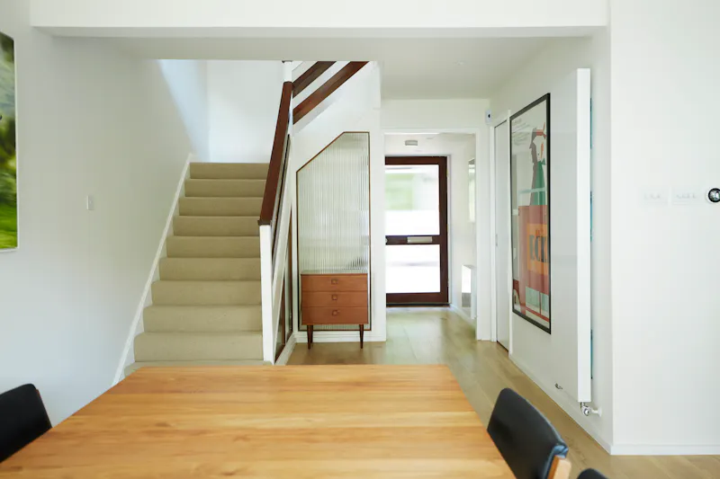 Entrance hall at  1960s Sydenham townhouse, K494 (photo 3)