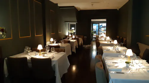 Modern restaurant Paddington, R870
