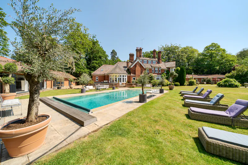 Vacant modern Ascot pool house , M345 (photo 28)