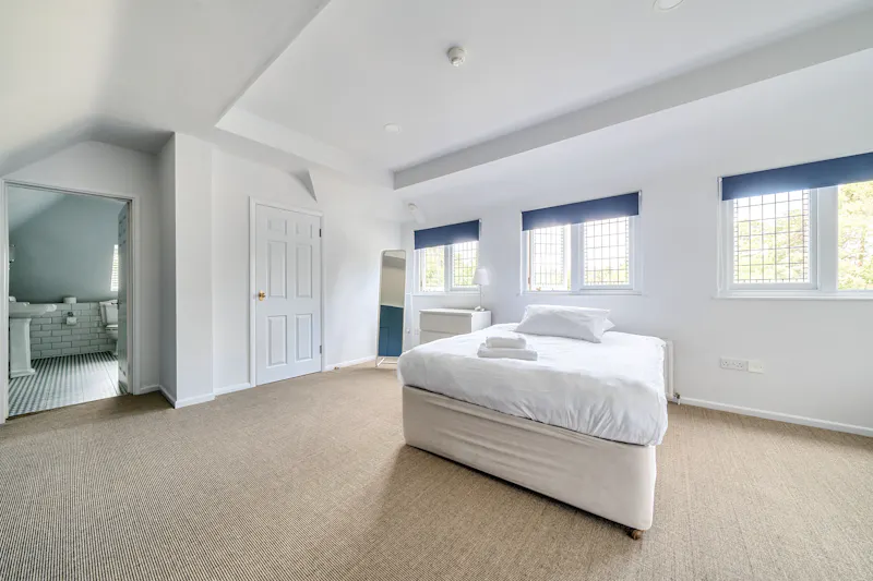 Bedroom at Vacant modern Ascot pool house , M345 (photo 20)
