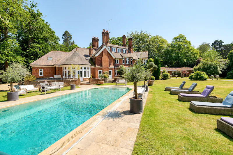 Vacant modern Ascot pool house , M345 (photo 29)