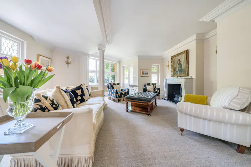 Living Room at Vacant modern Ascot pool house , M345 (photo 3)