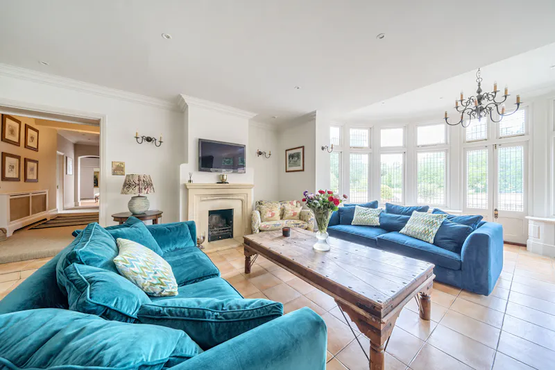 Vacant modern Ascot pool house , M345 (photo 6)