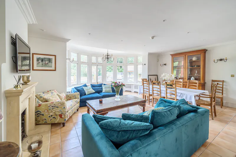 Living Room at Vacant modern Ascot pool house , M345 (photo 5)