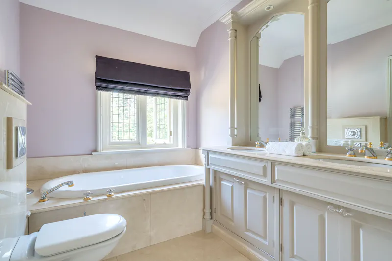 Bathroom at Vacant modern Ascot pool house , M345 (photo 17)