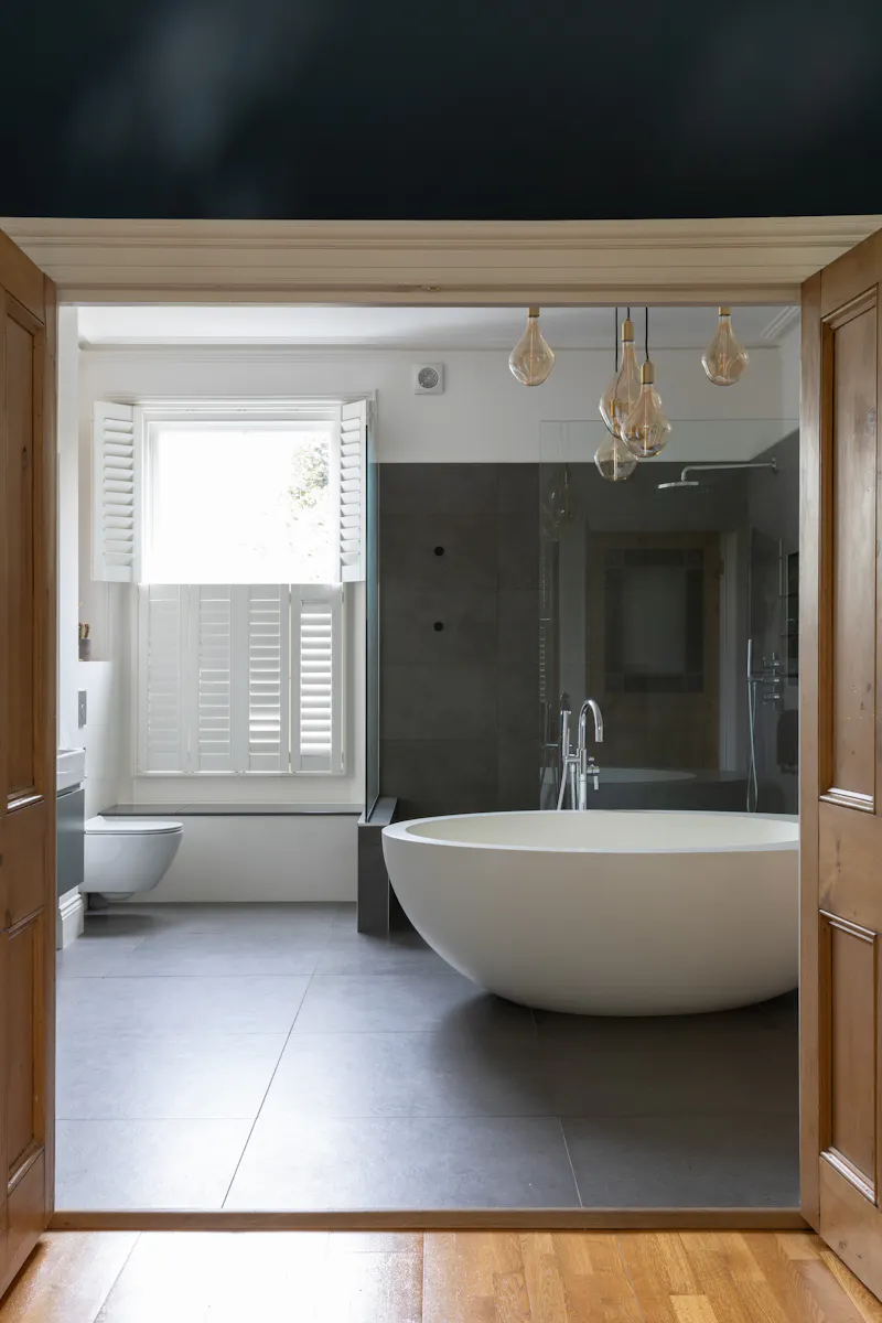 Bath - rolltop at Crouch End Victorian renovation, B1937 (photo 17)