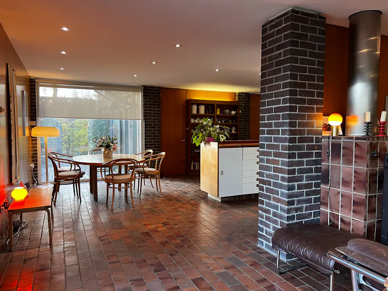 Exposed brick at Mid-century Wiltshire Retreat, K499 (photo 3)
